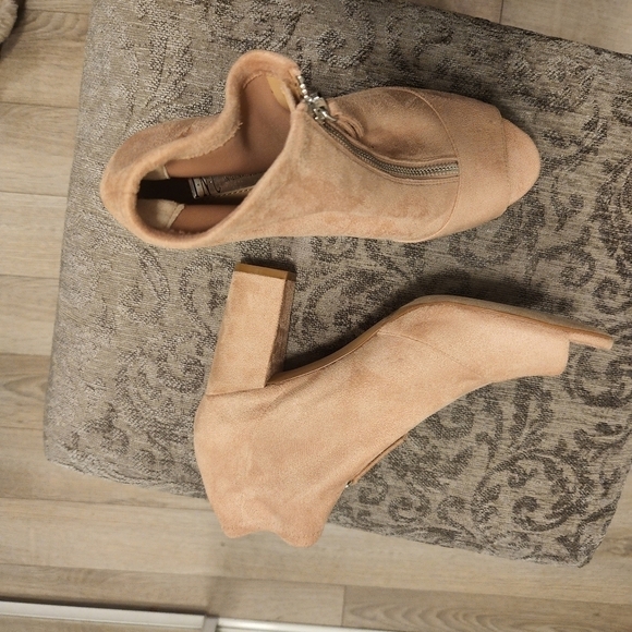 NWOB INC Open Toe Booties - Picture 3 of 4